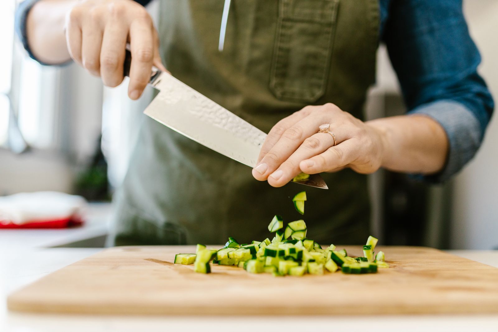 Knife Sets: Ceramic vs Stainless vs Damascus Steel