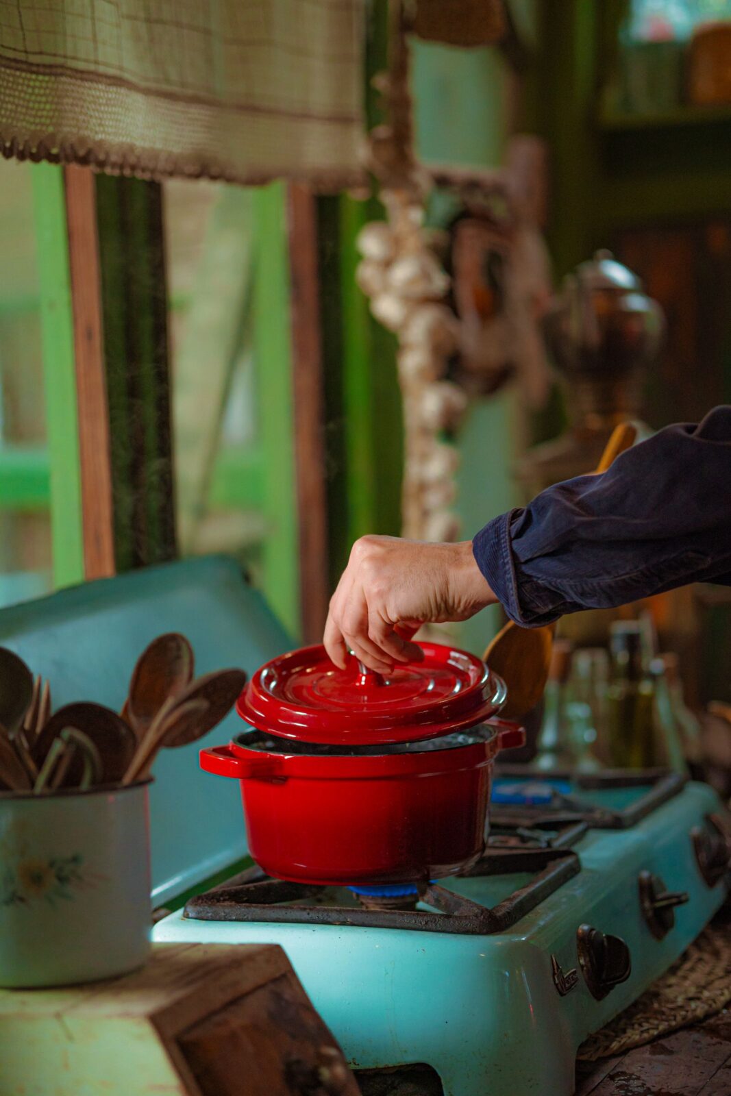 Dutch Ovens: Enameled vs. Bare Cast Iron vs. Heavy Stainless