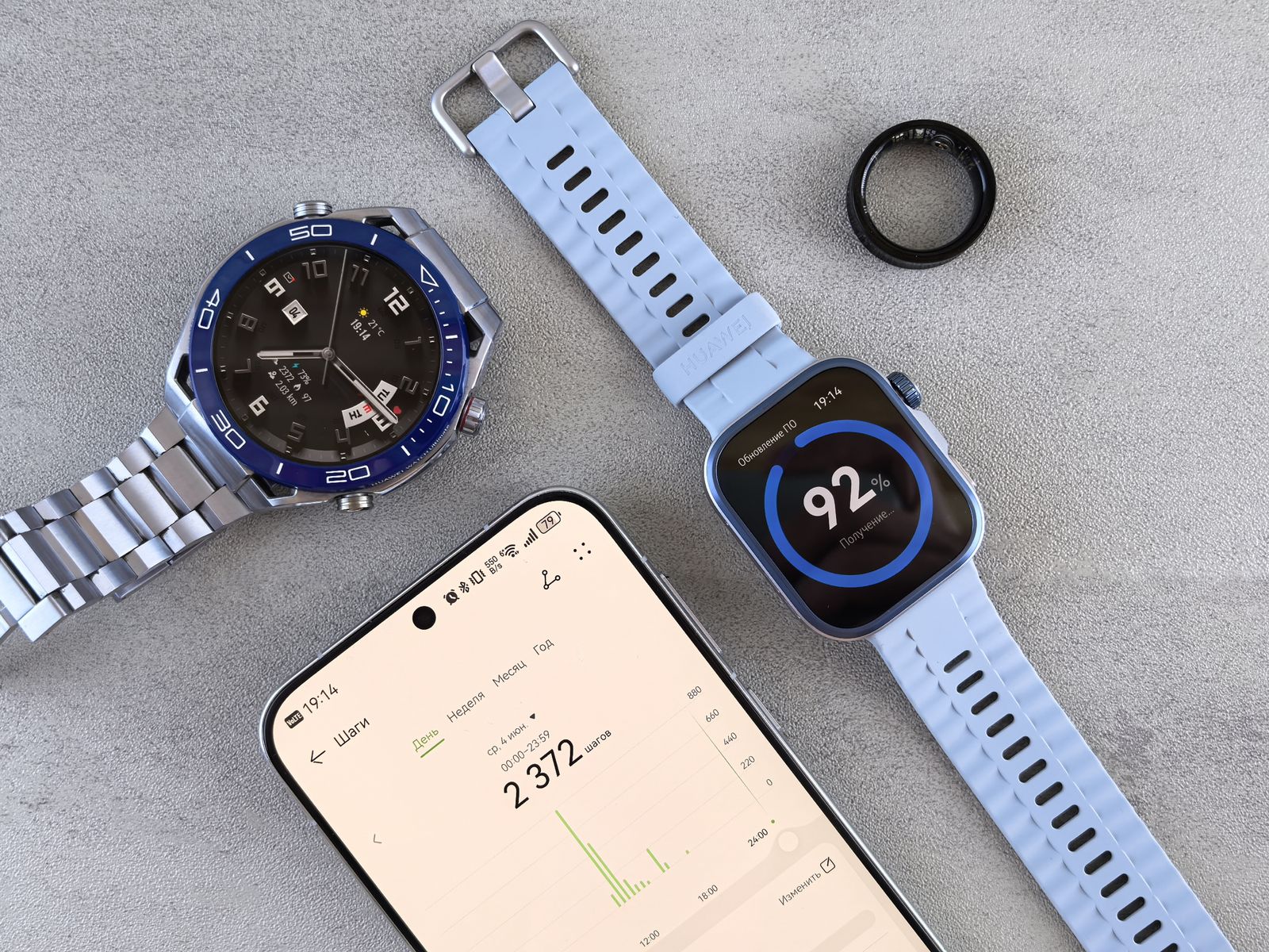 Person wearing a screenless fitness band and viewing recovery data on a phone