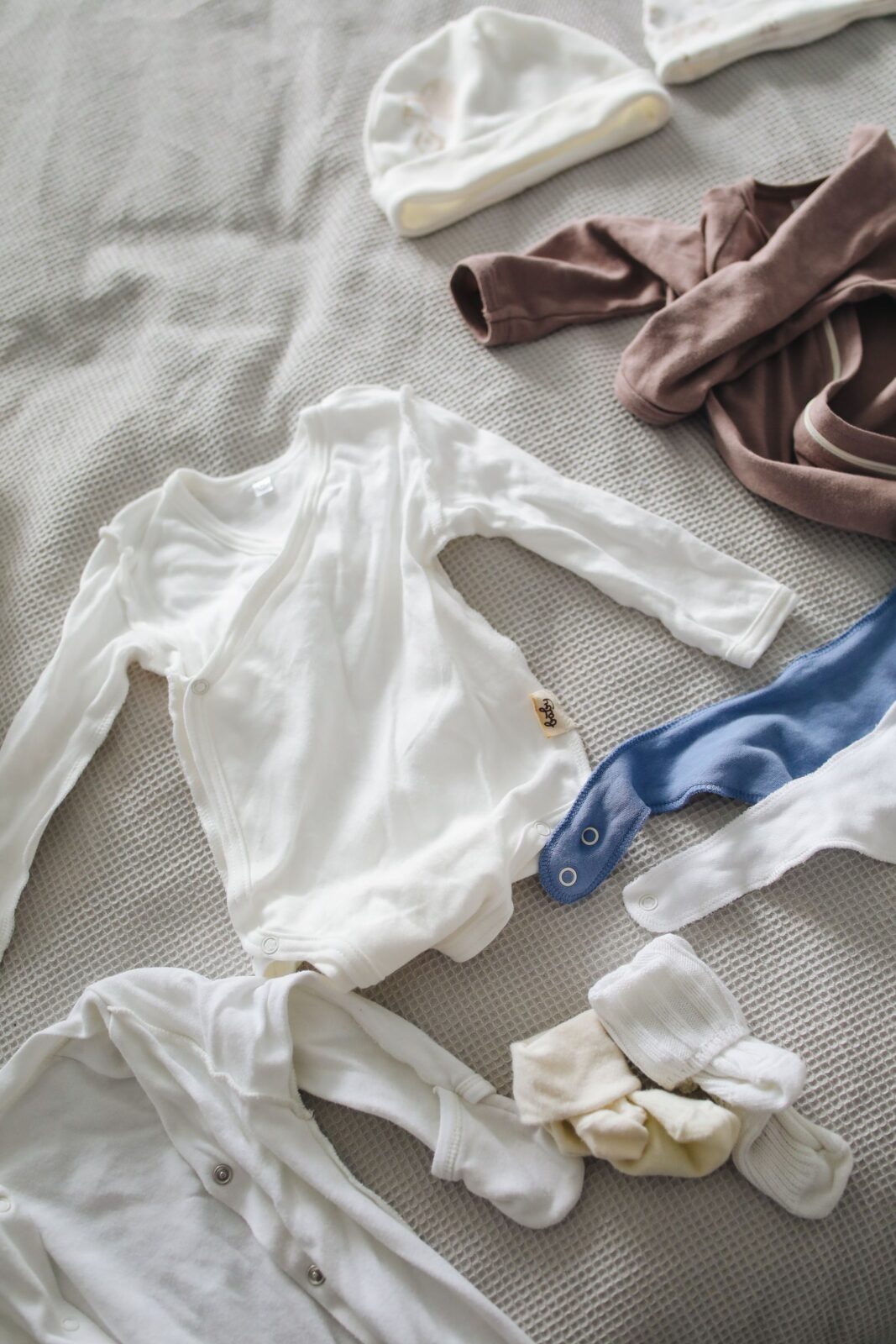 Spectra S1 vs. Medela Pump In Style vs. Elvie Stride vs. Momcozy: Which Breast Pump Fits Your Actual Day?