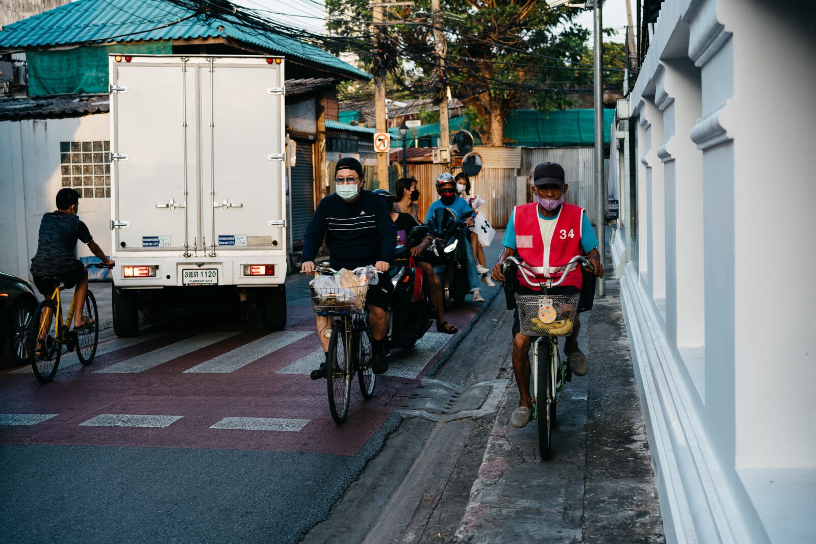 Radar Taillights: Garmin, Trek, and Wahoo Watch Your Back