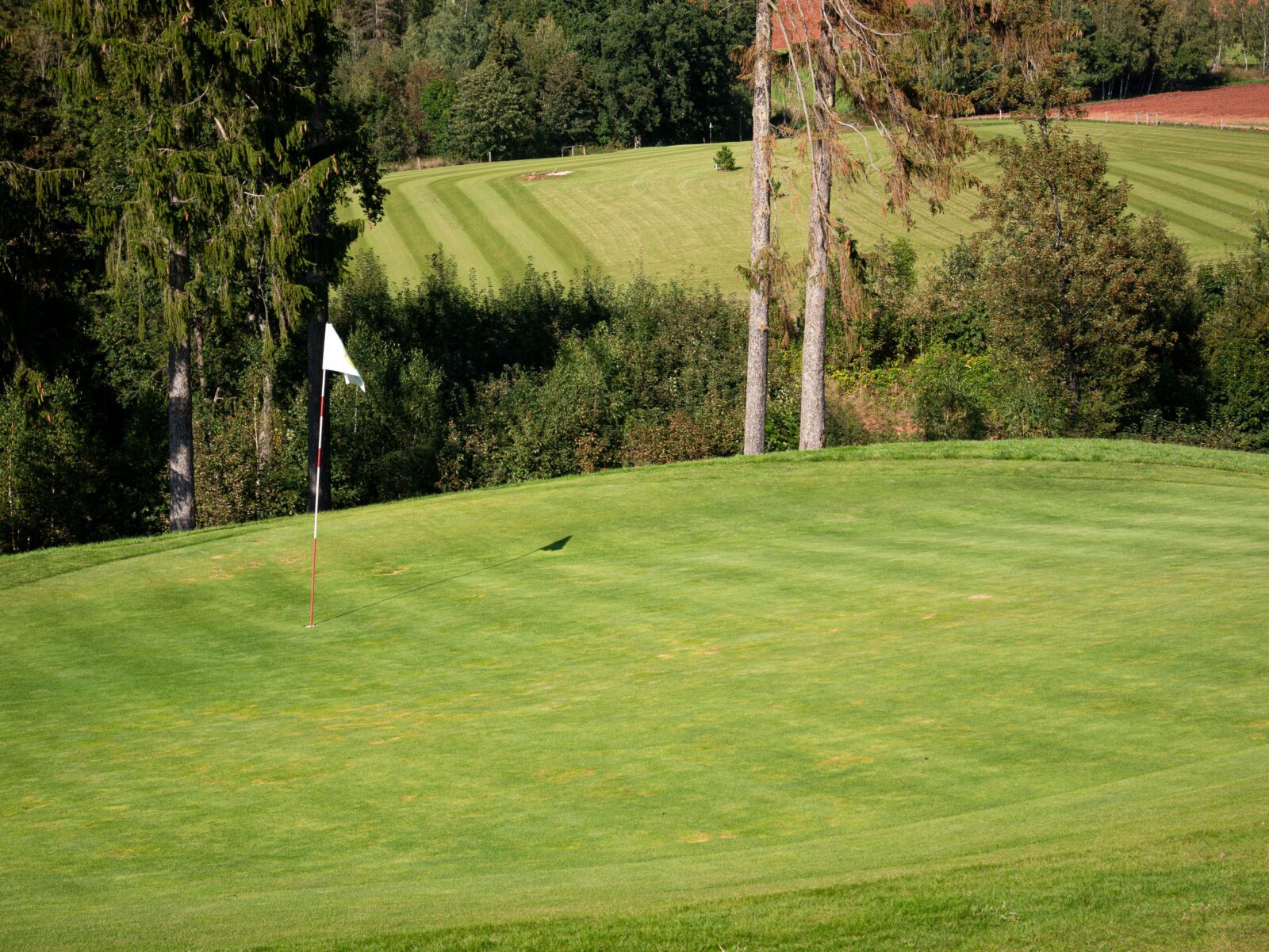 Laser or GPS: Picking the Golf Rangefinder That Fits Your Game