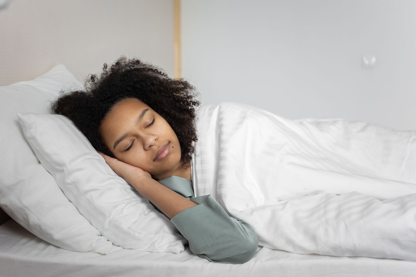 Hatch, Yogasleep, or LectroFan: The Right Sound Machine for Your Nightstand