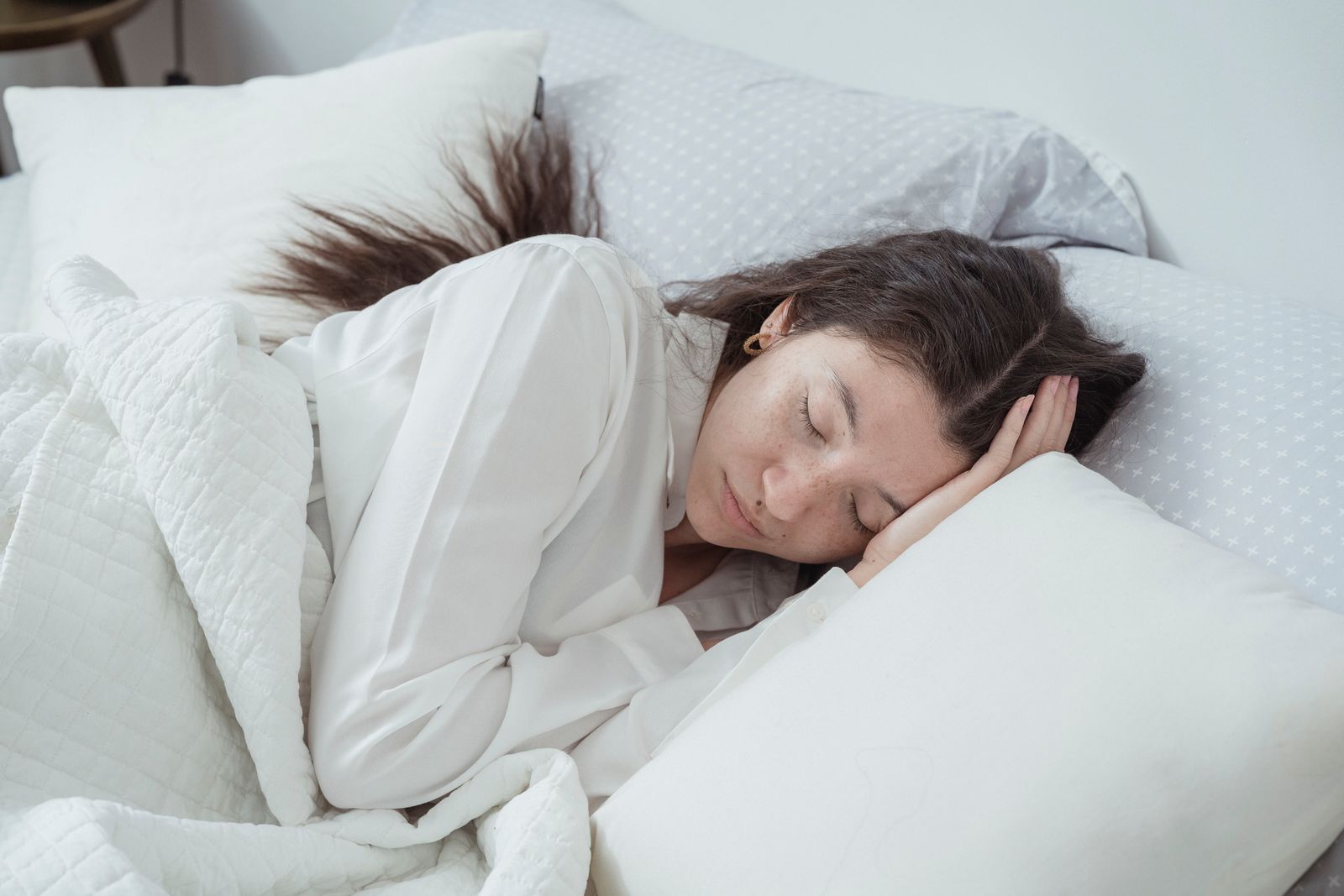 The Real Cost of a Bad Night’s Sleep: Memory Foam, Water, and Buckwheat Cervical Pillows Compared