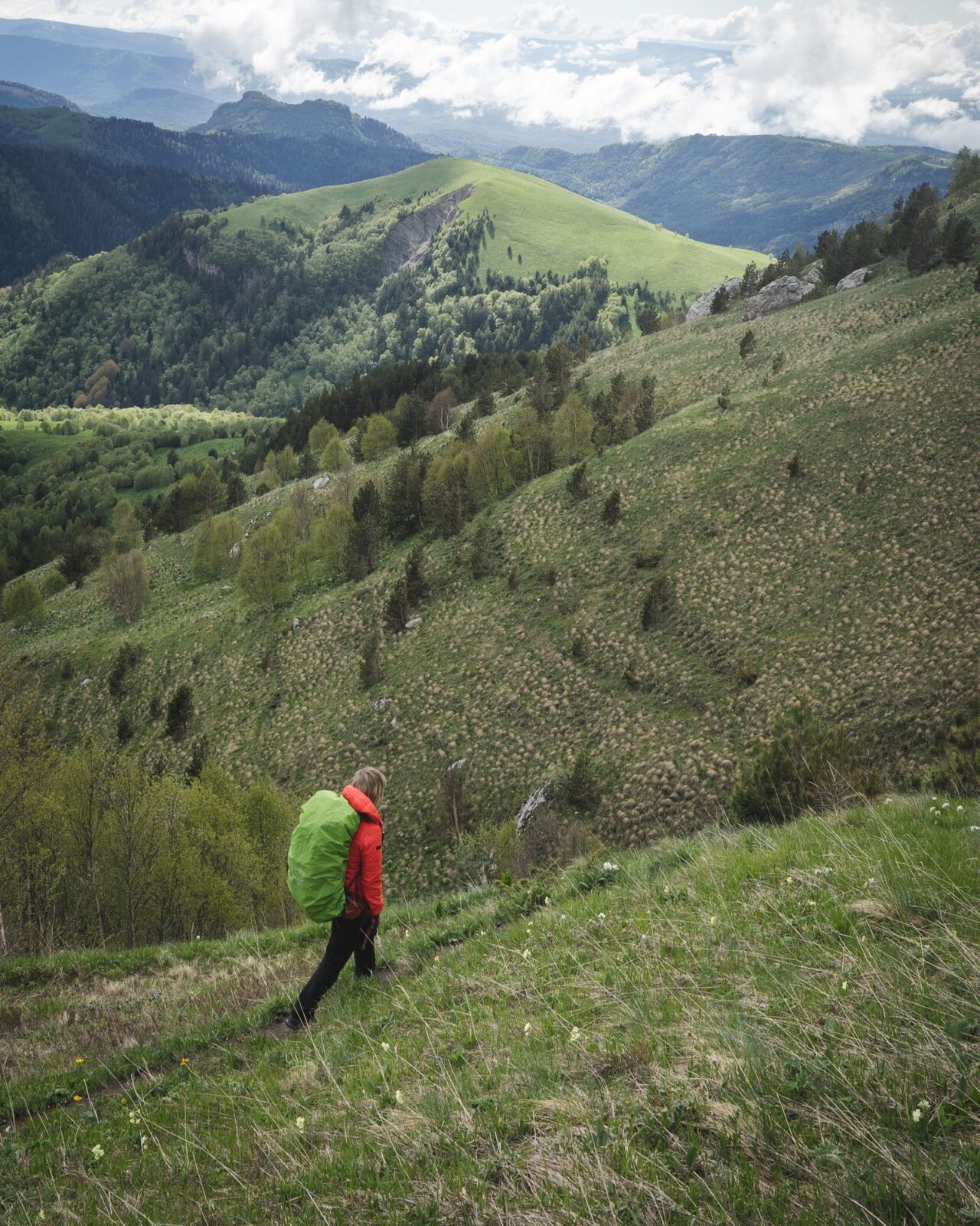 Off-Grid SOS: Subscription Plans Decide the Messenger