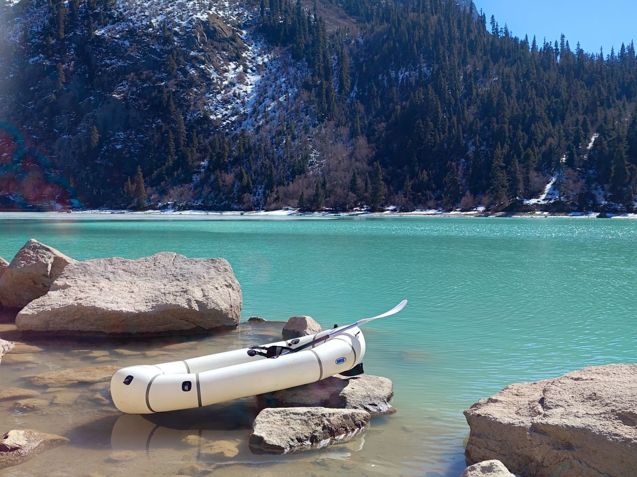 Inflatable Kayak vs Hardshell Kayak: Which Should You Buy?