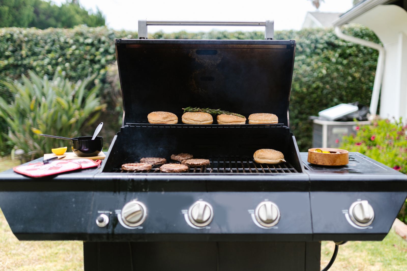 Should You Buy the Weber Traveler or the Coleman RoadTrip 285?