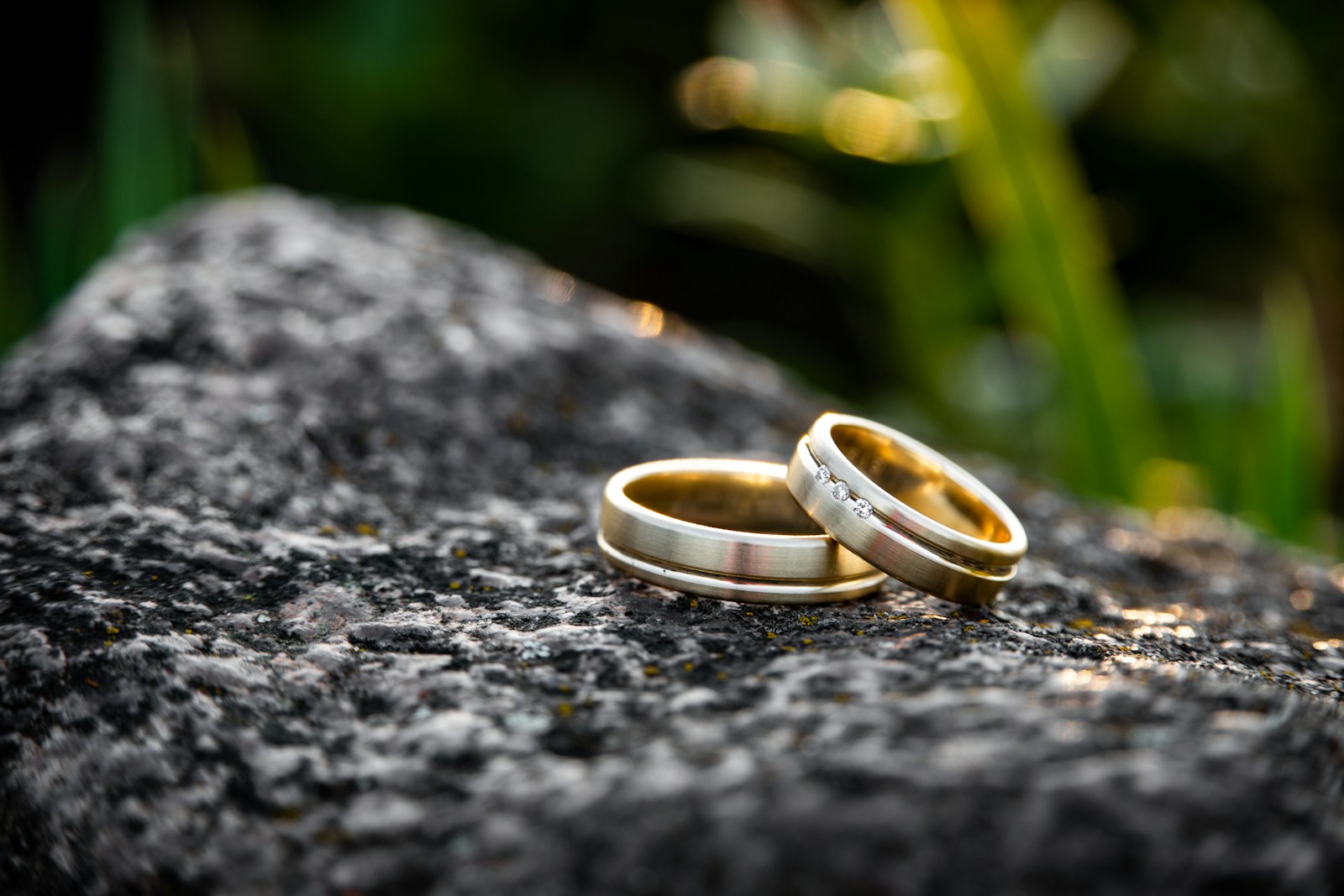Tungsten, Titanium or Gold: Which Men’s Wedding Band Metals Hold Up?