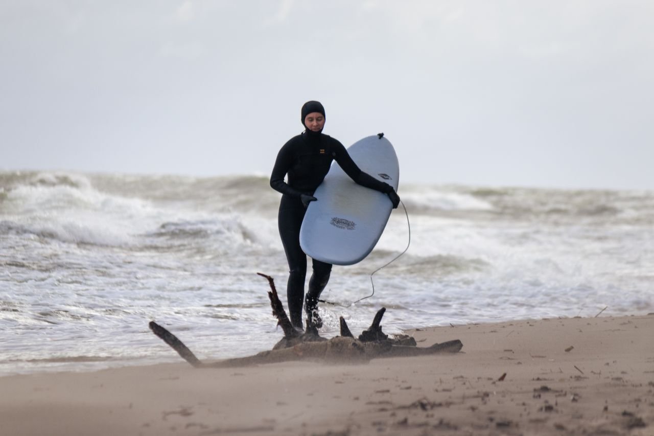 3/2 vs 4/3 Wetsuit: Which Should You Buy?